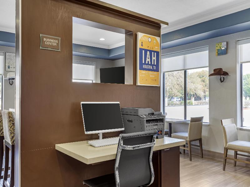BEST WESTERN PLUS North Houston Inn & Suites image