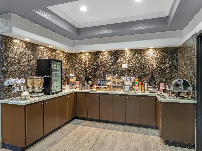 BEST WESTERN PLUS North Houston Inn & Suites image