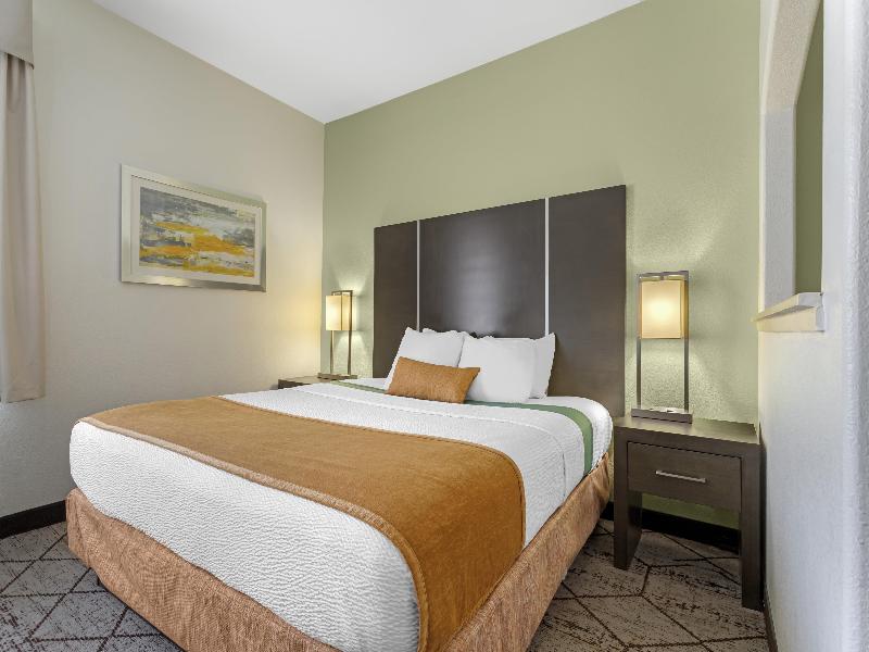 BEST WESTERN PLUS North Houston Inn & Suites image