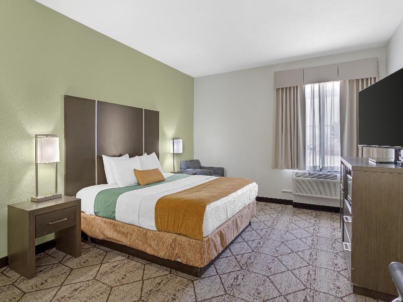 BEST WESTERN PLUS North Houston Inn & Suites image