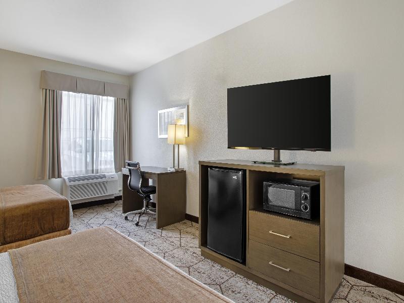 BEST WESTERN PLUS North Houston Inn & Suites image