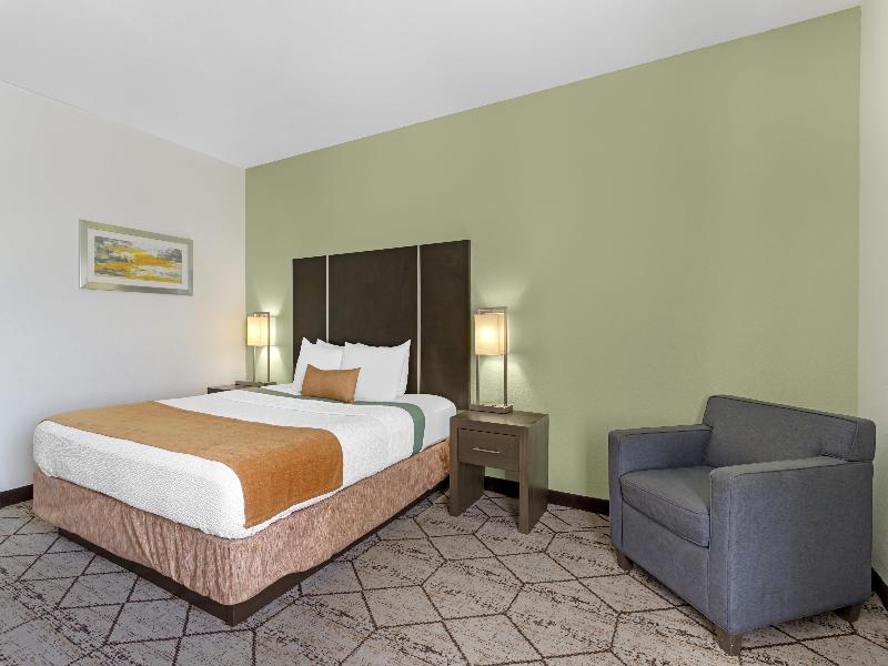 BEST WESTERN PLUS North Houston Inn & Suites image