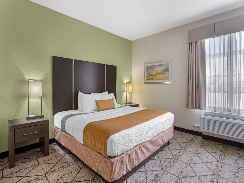 BEST WESTERN PLUS North Houston Inn & Suites image