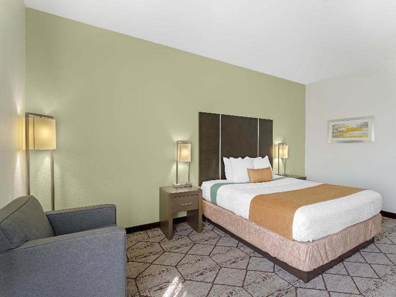 BEST WESTERN PLUS North Houston Inn & Suites image