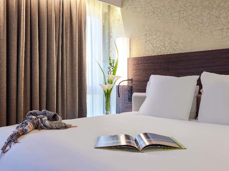 Mercure Paris Arc de Triomphe Etoile image