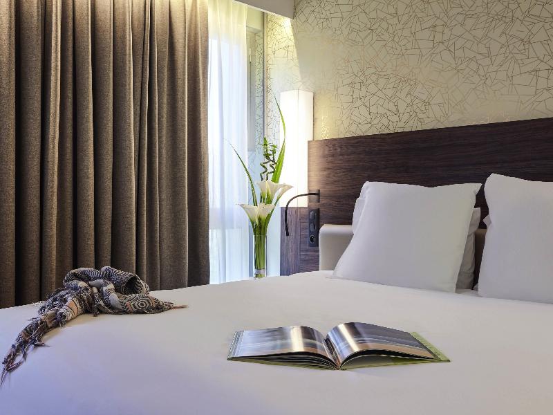 Mercure Paris Arc de Triomphe Etoile image