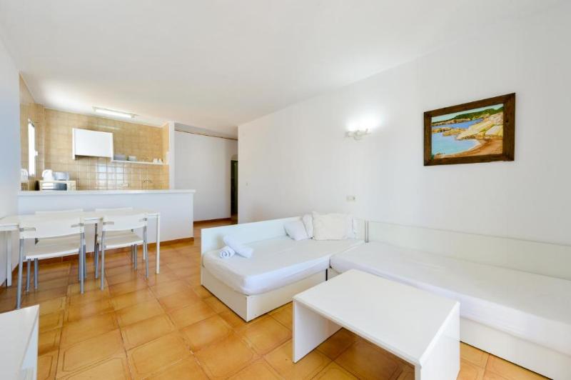 Apartamentos San Antonio Beach image