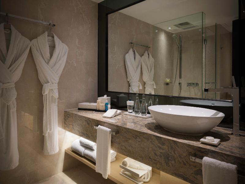 Gateway Hotel image