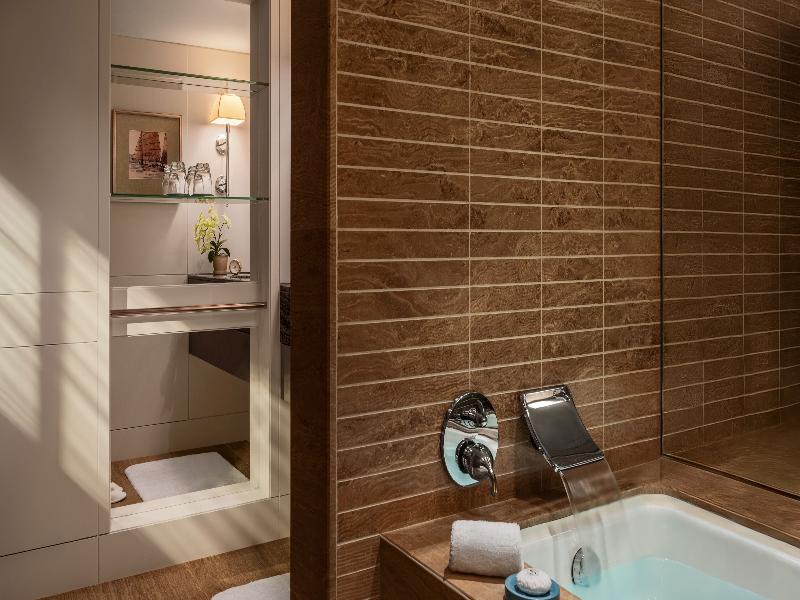 Mandarin Oriental Hong Kong image
