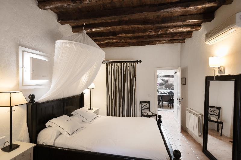 Bed room