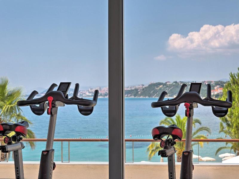 Le Meridien Lav Split image