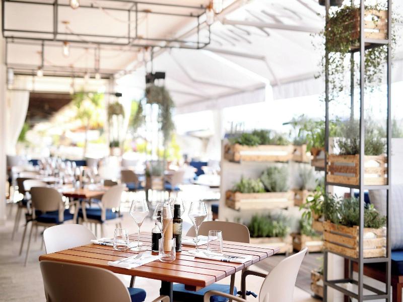 Le Meridien Lav Split image