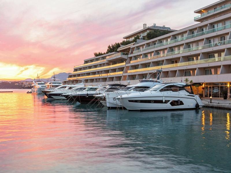 Le Meridien Lav Split image