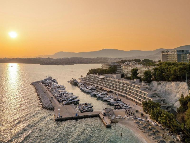 Le Meridien Lav Split image