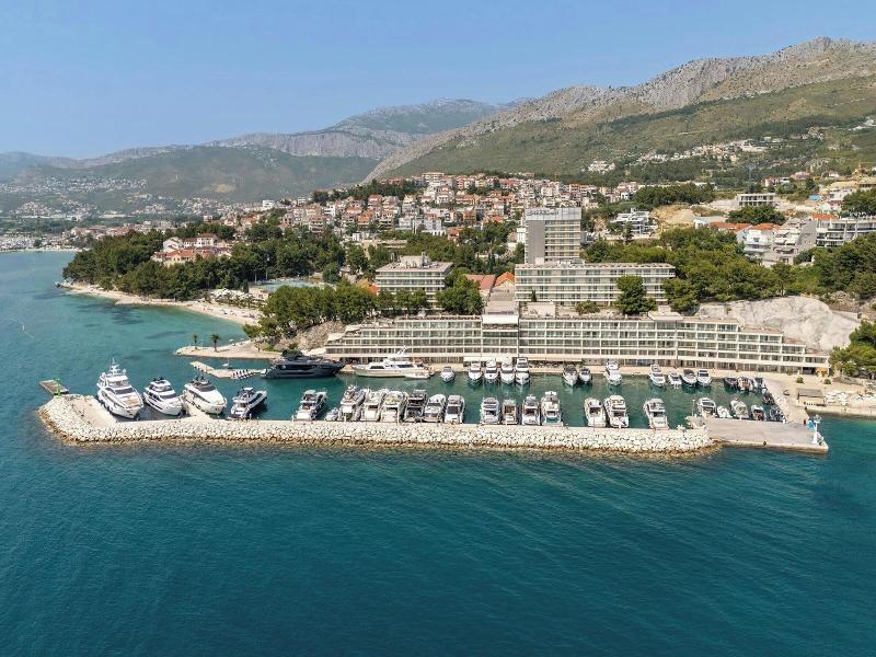 Le Meridien Lav Split image