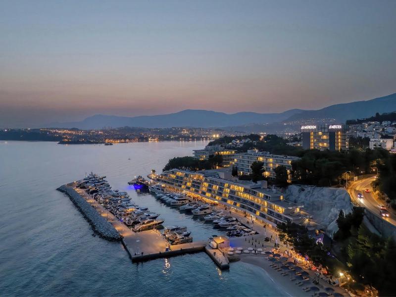 Le Meridien Lav Split image