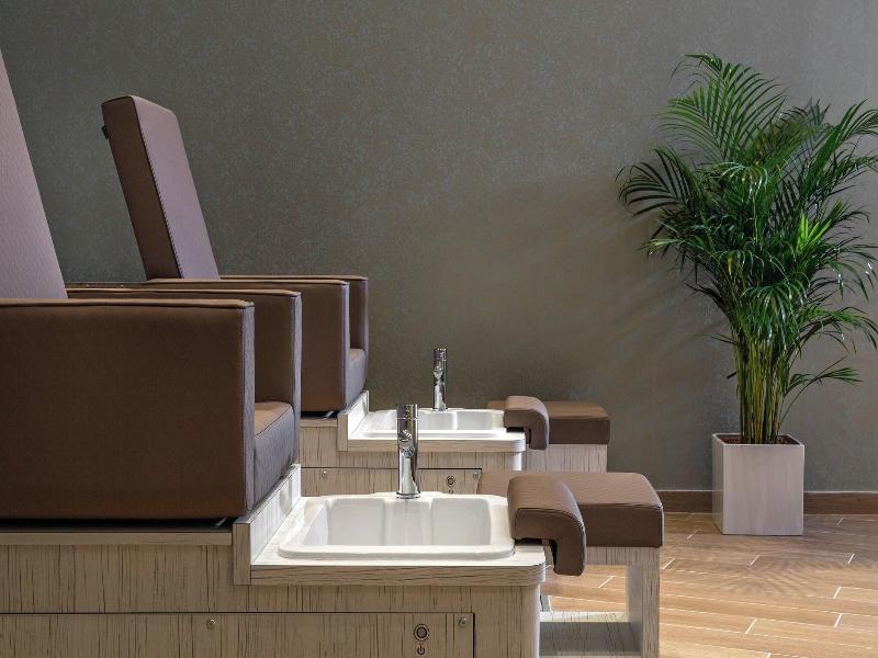 Le Meridien Lav Split image
