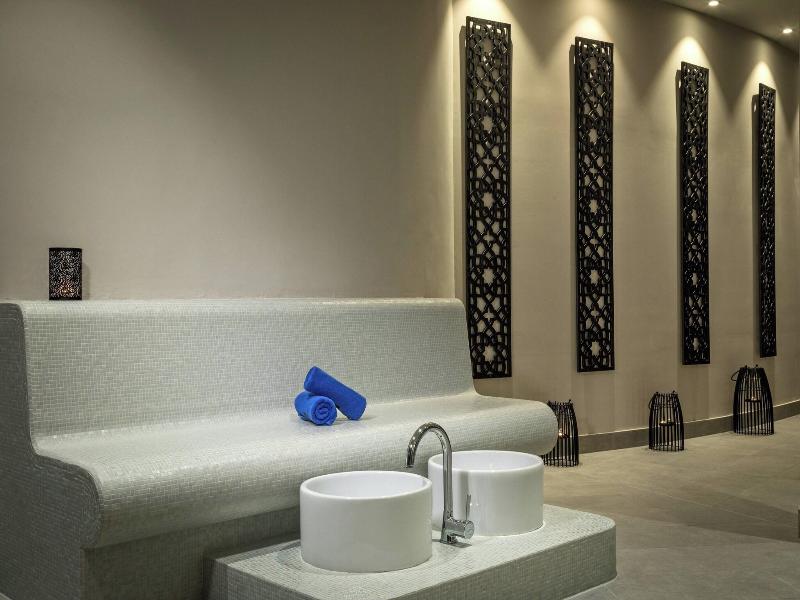 Le Meridien Lav Split image