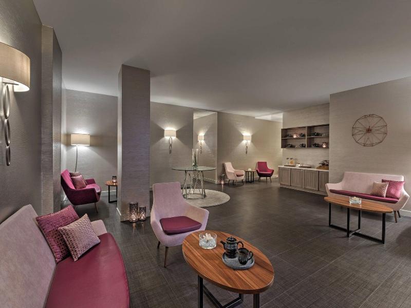 Le Meridien Lav Split image