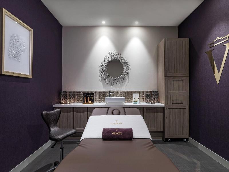 Le Meridien Lav Split image