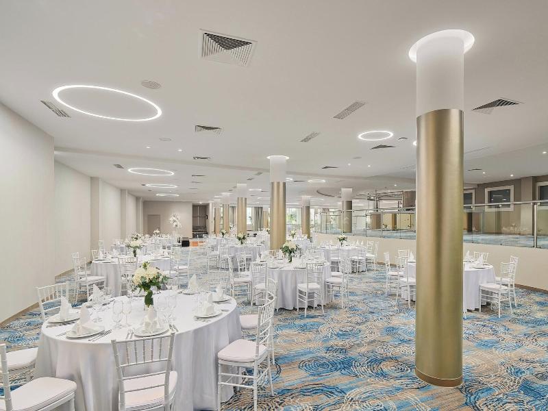 Le Meridien Lav Split image