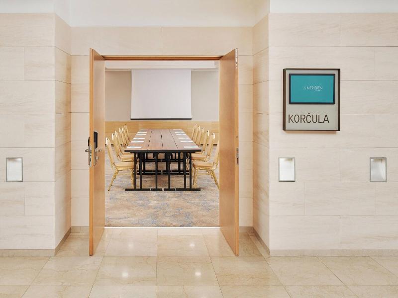 Le Meridien Lav Split image
