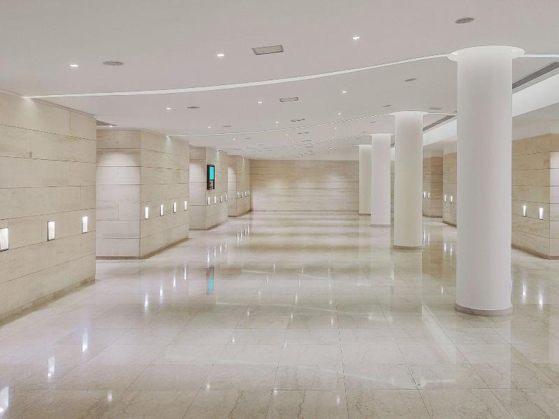 Le Meridien Lav Split image