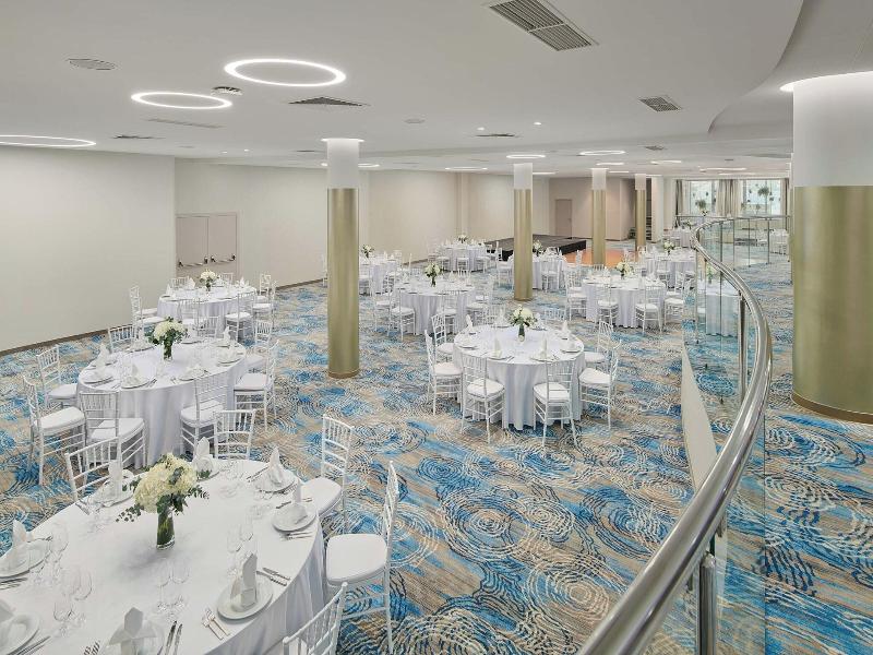 Le Meridien Lav Split image