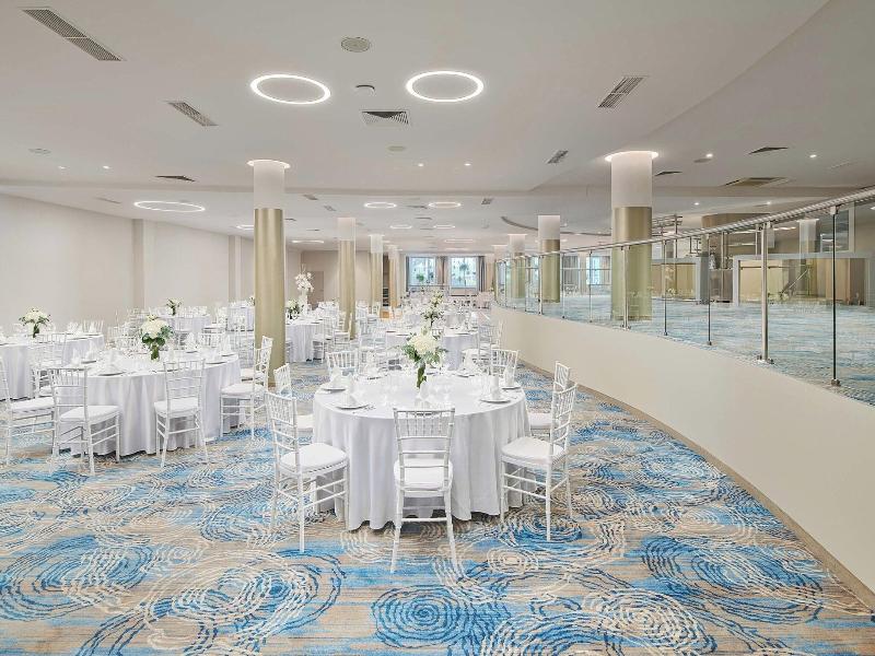 Le Meridien Lav Split image