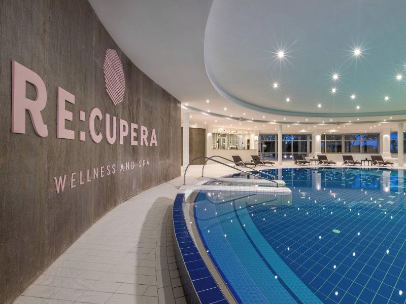 Le Meridien Lav Split image