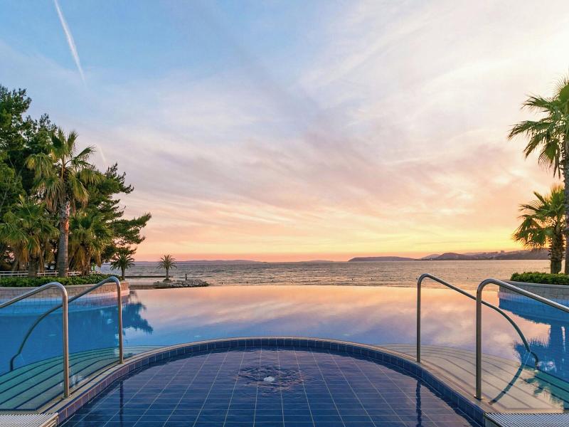 Le Meridien Lav Split image