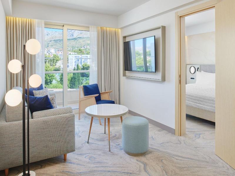 Le Meridien Lav Split image
