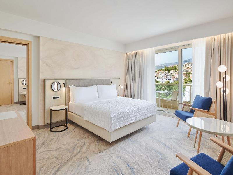 Le Meridien Lav Split image