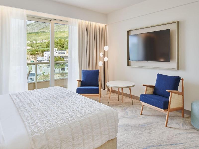 Le Meridien Lav Split image