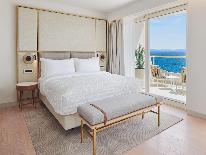 Le Meridien Lav Split image