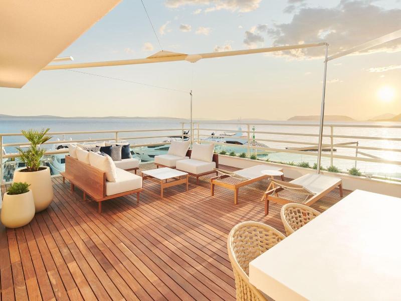 Le Meridien Lav Split image