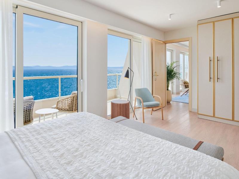 Le Meridien Lav Split image