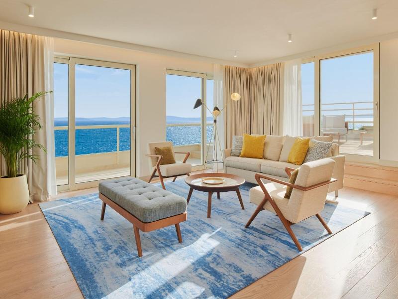 Le Meridien Lav Split image