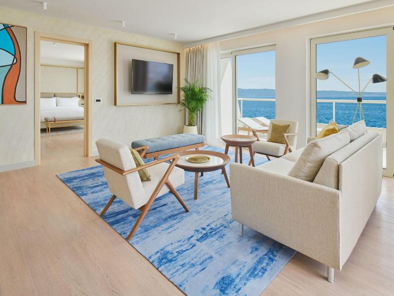 Le Meridien Lav Split image