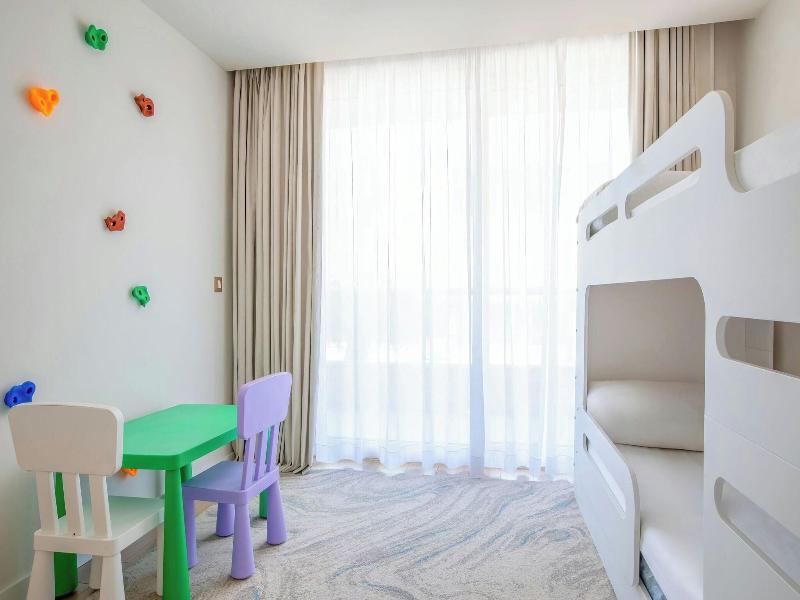 Le Meridien Lav Split image