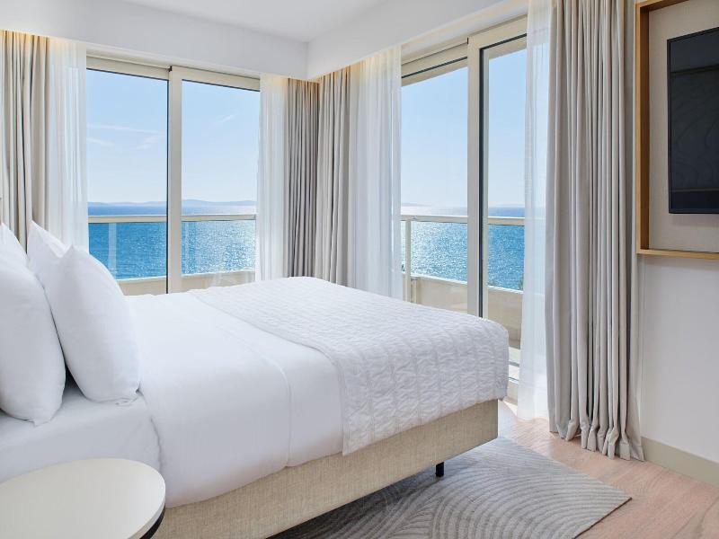 Le Meridien Lav Split image