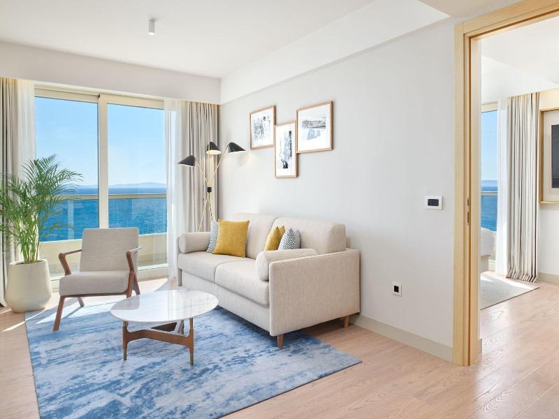 Le Meridien Lav Split image