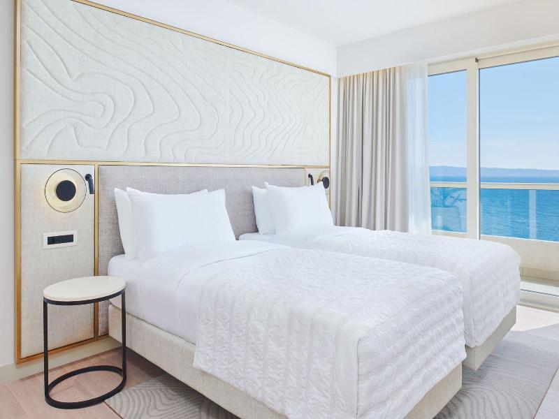 Le Meridien Lav Split image