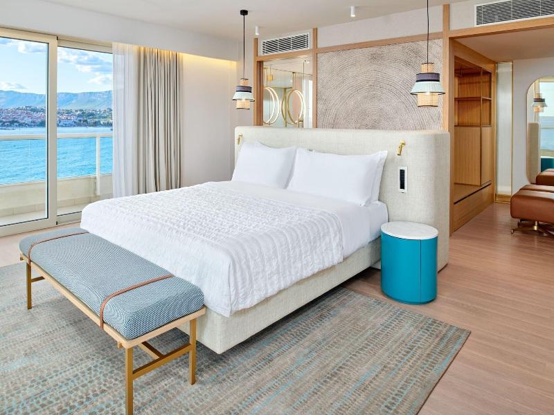 Le Meridien Lav Split image