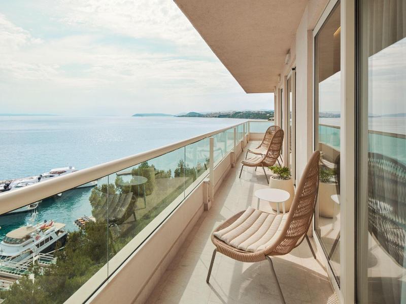 Le Meridien Lav Split image