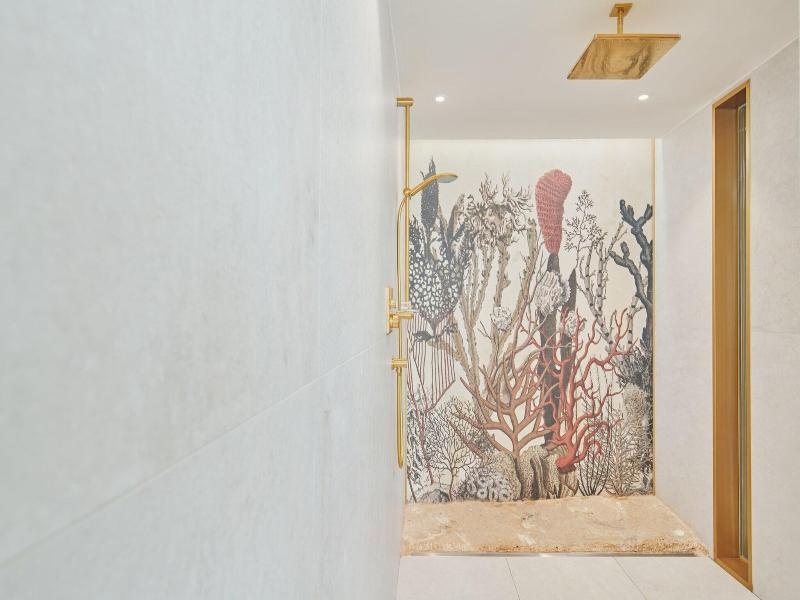 Le Meridien Lav Split image