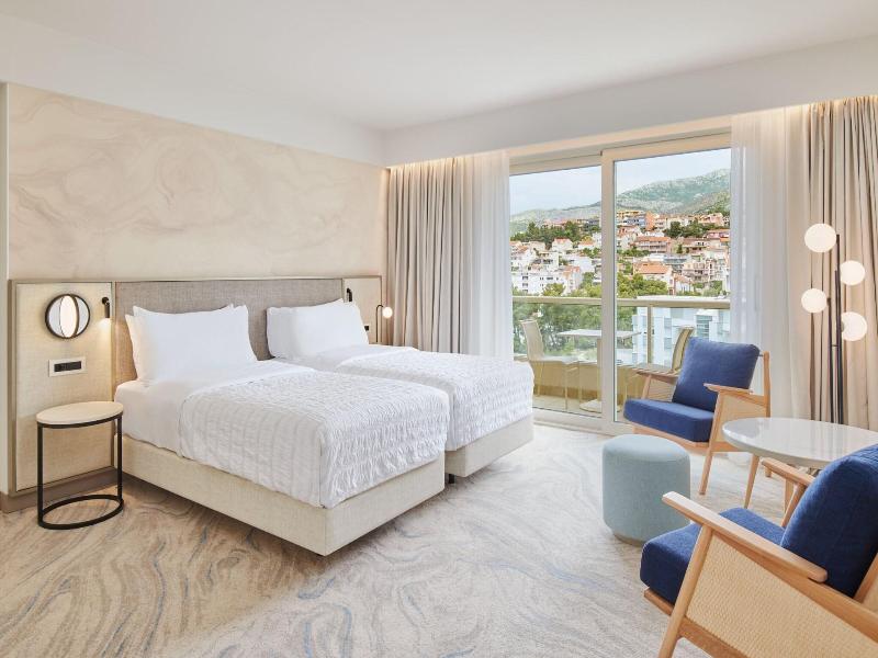 Le Meridien Lav Split image