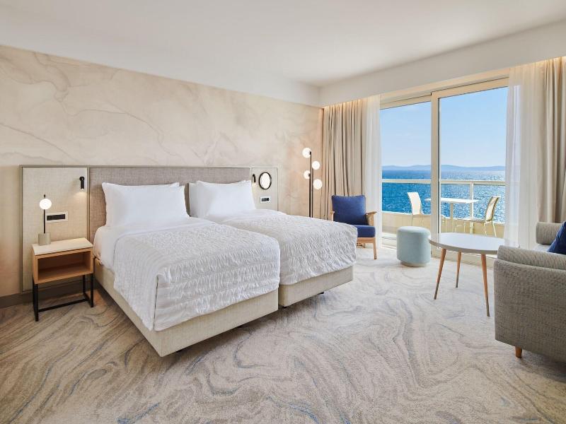 Le Meridien Lav Split image