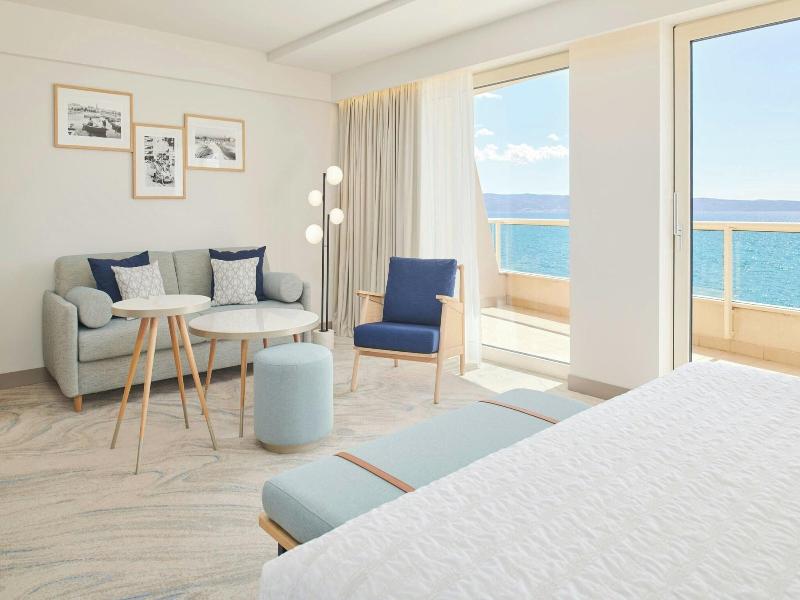 Le Meridien Lav Split image