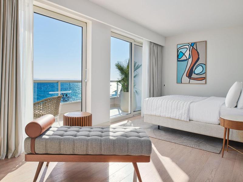 Le Meridien Lav Split image